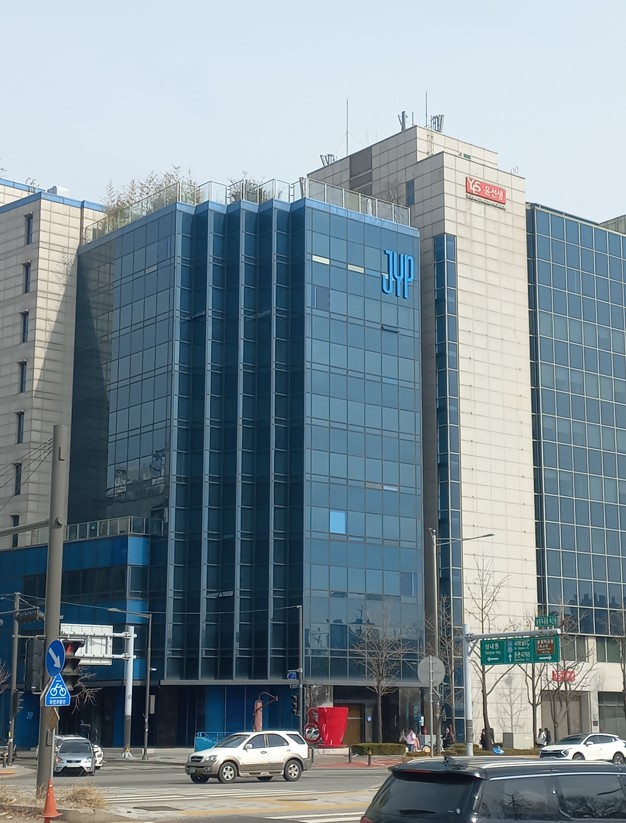 JYP building.